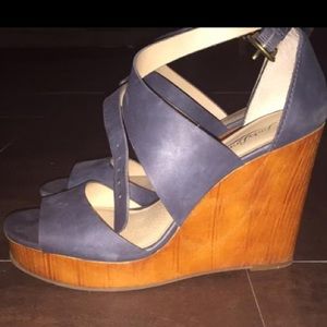 Two tone wedges